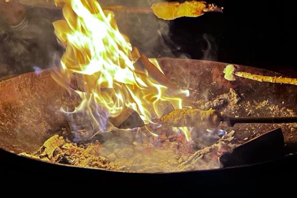 Feuerschale, Feuer, Stockbrot, Ministranten, Lagerfeuer