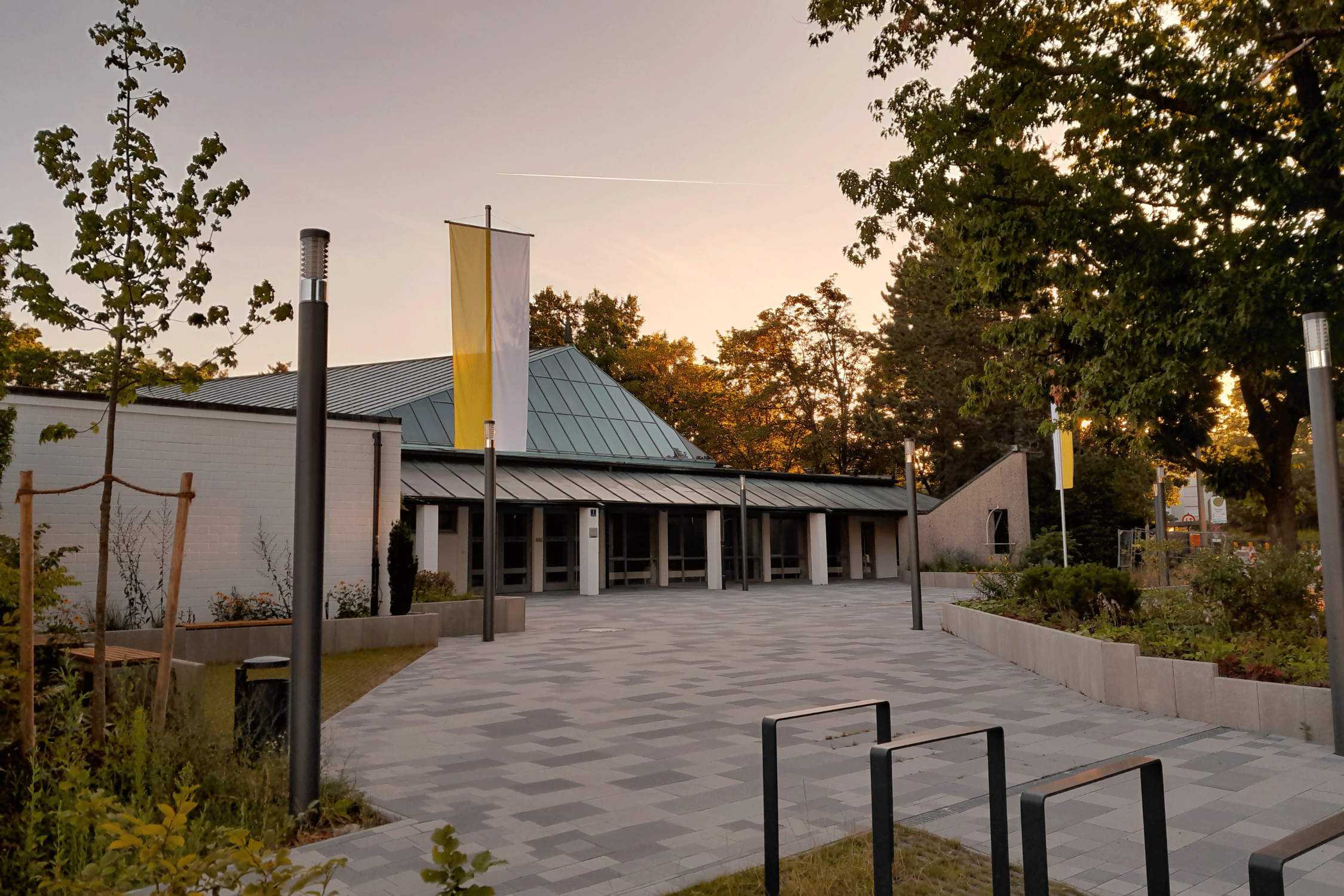 Kirchenvorplatz