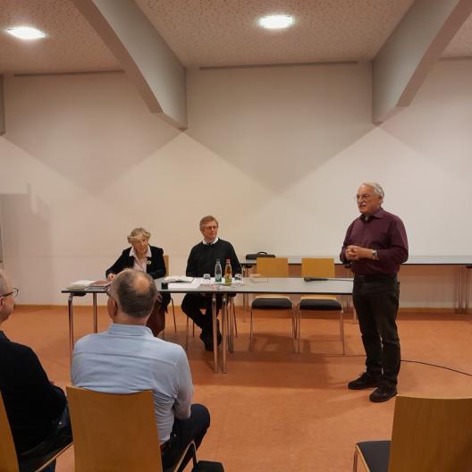 Gottvater und seine Töchter - Podiumsdiskussion