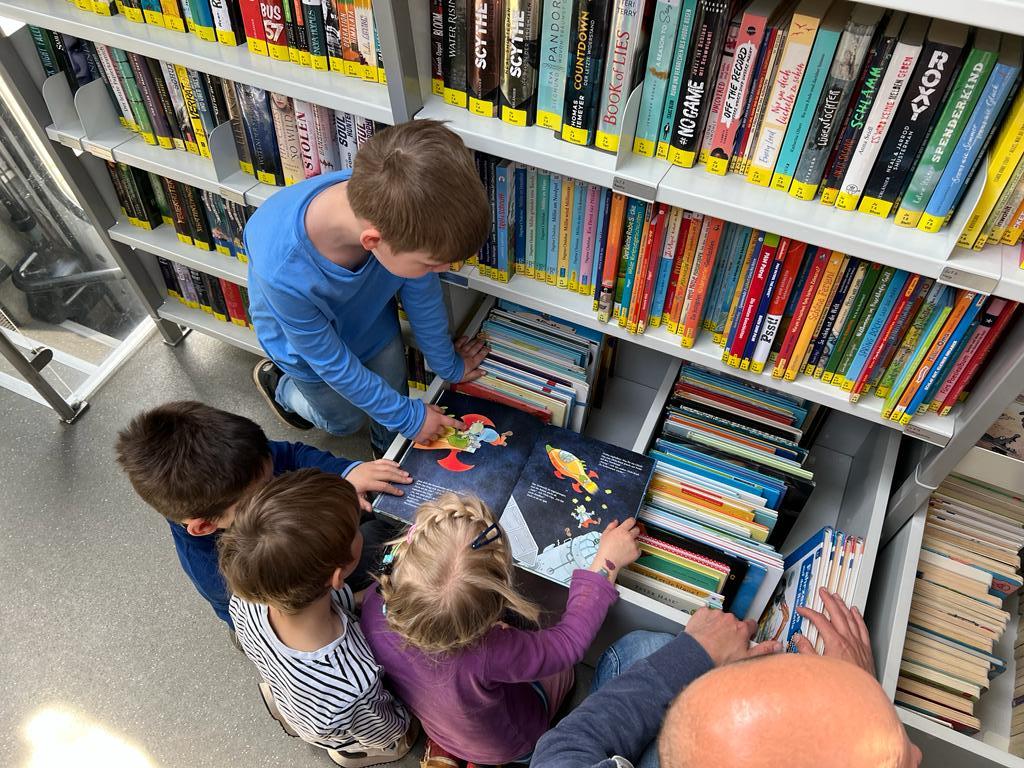 Thema Bücher / Vorlesen und Bücherbus